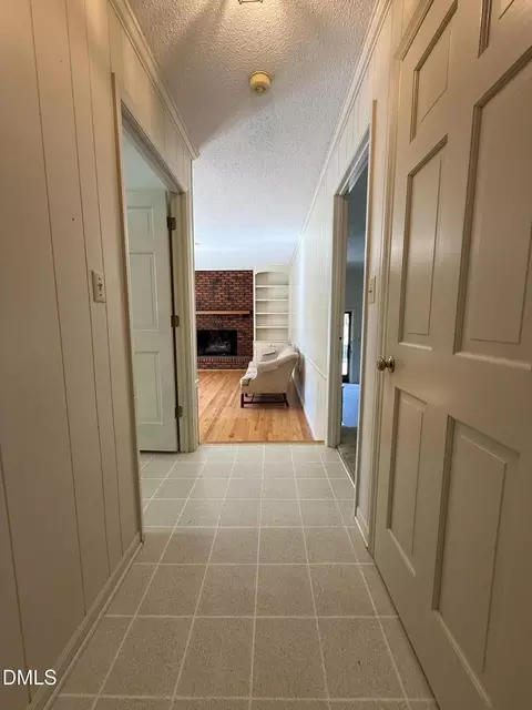 Entry Way - 907 Chestnut Dr, Smithfield, NC 27577 photo 3 of 3
