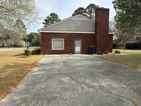 Exterior - 907 Chestnut Dr, Smithfield, NC 27577 photo 7 of 10
