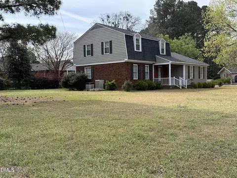 Exterior - 907 Chestnut Dr, Smithfield, NC 27577 photo 3 of 10