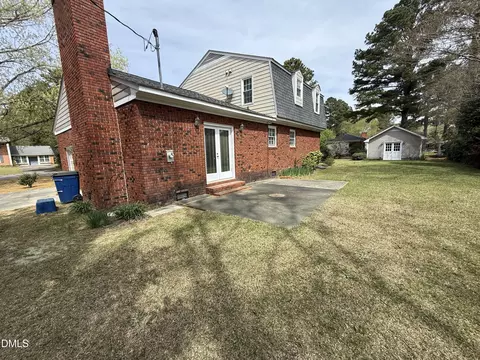Exterior - 907 Chestnut Dr, Smithfield, NC 27577 photo 5 of 10
