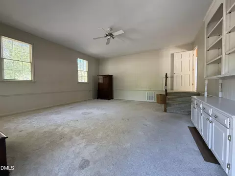 Living - 907 Chestnut Dr, Smithfield, NC 27577 photo 8 of 8