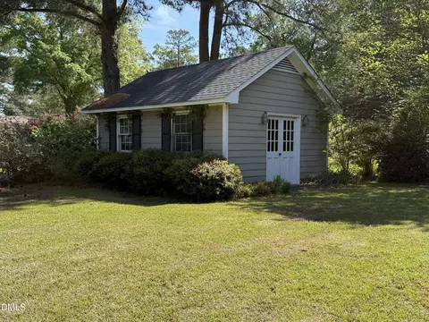 Exterior - 907 Chestnut Dr, Smithfield, NC 27577 photo 9 of 10