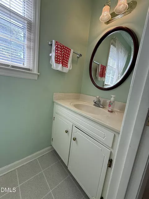 Bath - 907 Chestnut Dr, Smithfield, NC 27577 photo 1 of 3