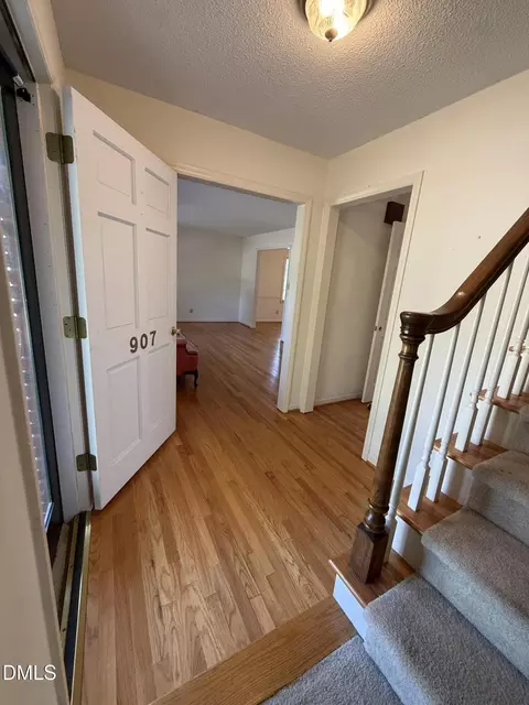 Entry Way - 907 Chestnut Dr, Smithfield, NC 27577 photo 2 of 3