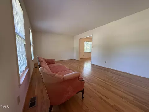 Living - 907 Chestnut Dr, Smithfield, NC 27577 photo 1 of 8
