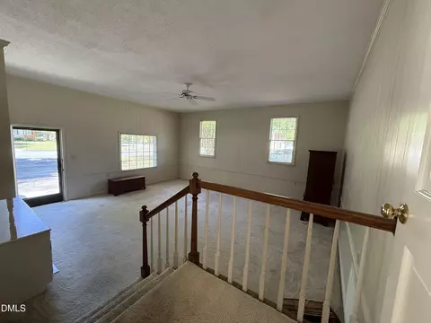 Living - 907 Chestnut Dr, Smithfield, NC 27577 photo 7 of 8