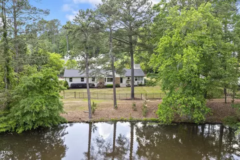 100 W Lakeside Dr, Fuquay Varina, NC 27526