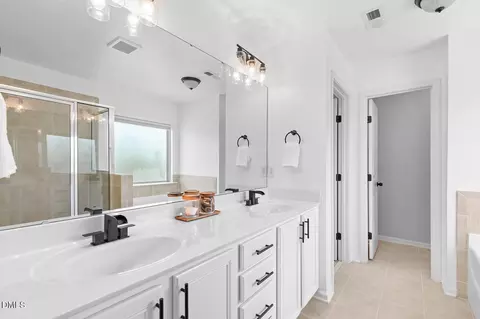 Bath - 237 Westgrove Ct, Durham, NC 27703 photo 4 of 7