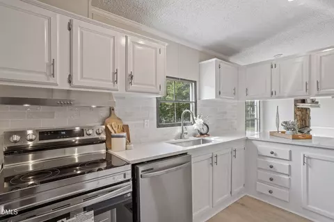 6133 Heath Hawkins Ct, Willow Spring, NC 27592