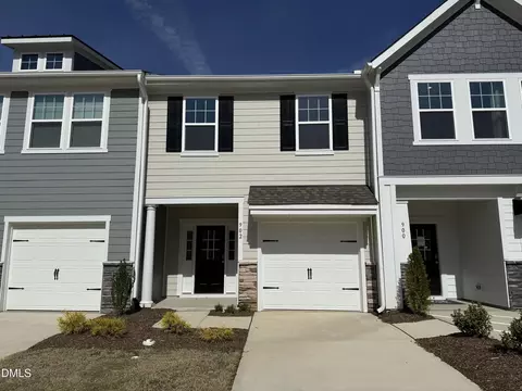 902 Kensley Grove Ln, Fuquay Varina, NC 27526