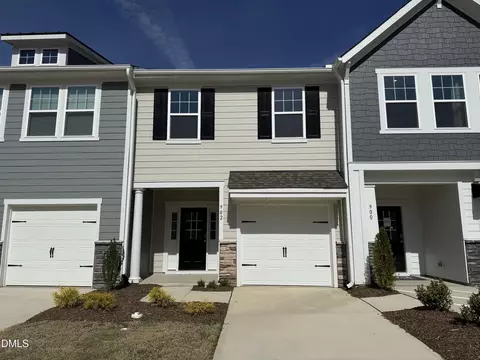 902 Kensley Grove Ln, Fuquay Varina, NC 27526