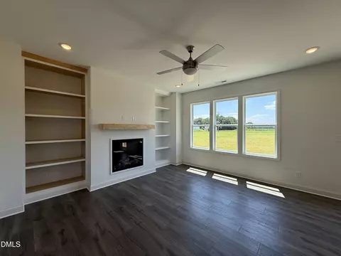 140 Longfield Ct, Dunn, NC 28334 photo 5