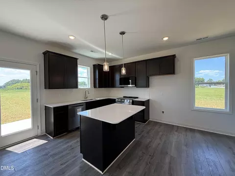 140 Longfield Ct, Dunn, NC 28334 photo 6