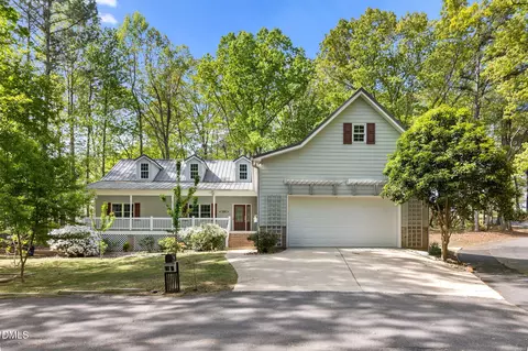104 Greenside Ln, Sanford, NC 27332