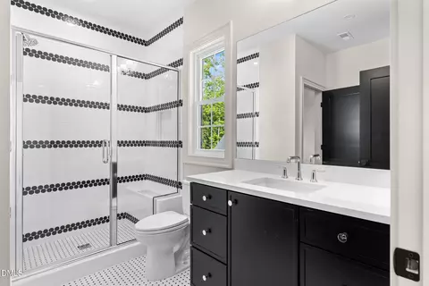Bath - 6 Chantilly Pl, Durham, NC 27707 photo 9 of 10