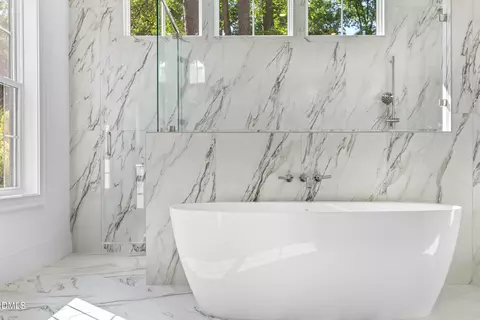 Bath - 6 Chantilly Pl, Durham, NC 27707 photo 3 of 10
