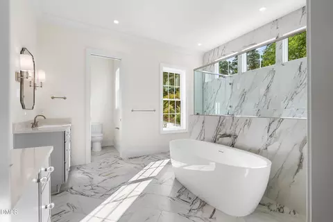Bath - 6 Chantilly Pl, Durham, NC 27707 photo 2 of 10