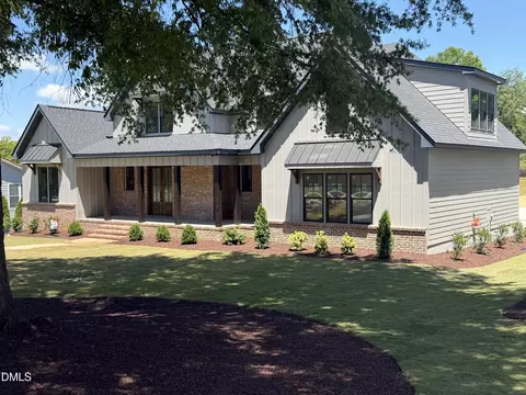 215 Grigsby Ave, Holly Springs, NC 27540