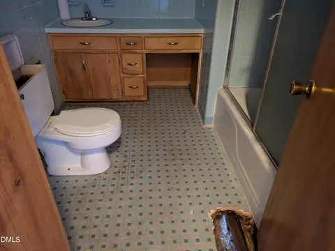 Bath - 724 Brewer Cir, Wake Forest, NC 27587 photo 2 of 2