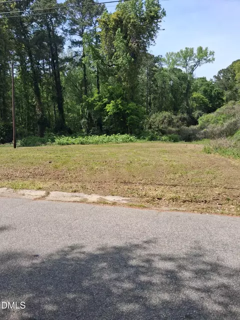 800 Lakeland St, Fayetteville, NC 28301