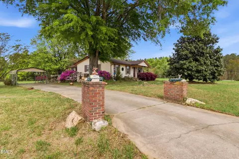 Exterior - 384 Lynch Rd, Selma, NC 27576 photo 2 of 7