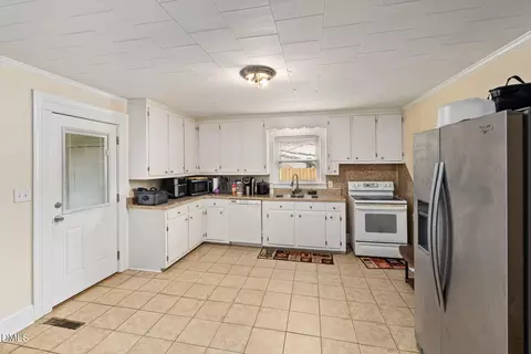 Kitchen - 203 Sunset St, Stem, NC 27581 photo 2 of 4