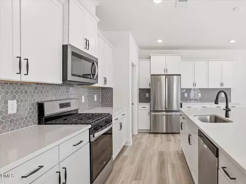Kitchen - 2004 Cross Bones Blvd, Durham, NC 27703 photo 4 of 7