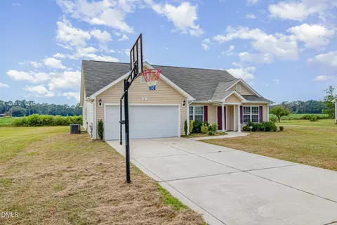 Exterior - 87 Cedar Lake Ln, Clinton, NC 28328 photo 3 of 5