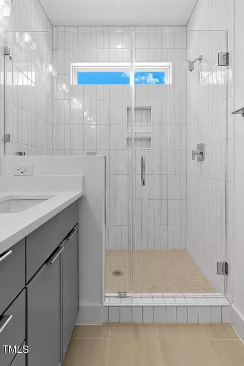 Bath - 140 End Ave, Durham, NC 27703 photo 4 of 5