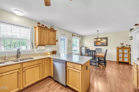 Kitchen - 59 Long Grass Dr, Smithfield, NC 27577 photo 4 of 5