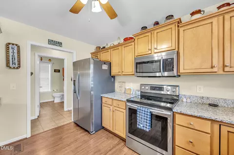 Kitchen - 59 Long Grass Dr, Smithfield, NC 27577 photo 3 of 5