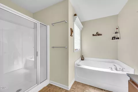Bath - 59 Long Grass Dr, Smithfield, NC 27577 photo 3 of 4