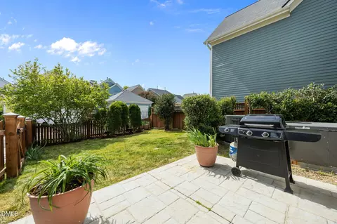 Exterior - 110 Bridgegate Dr, Cary, NC 27519 photo 3 of 16