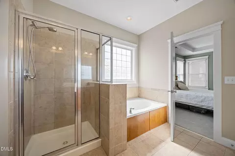 Bath - 110 Bridgegate Dr, Cary, NC 27519 photo 3 of 4