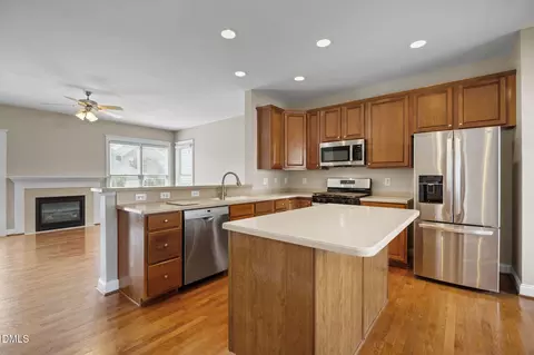 Kitchen - 110 Bridgegate Dr, Cary, NC 27519 photo 4 of 6