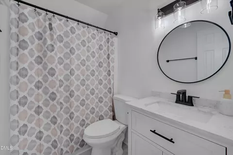 Bath - 110 Edgewood Dr, Durham, NC 27704 photo 2 of 2