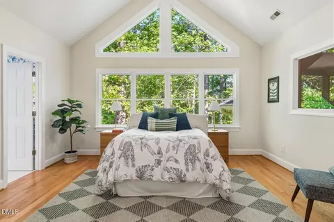 207 Oak Park Dr, Chapel Hill, NC 27517