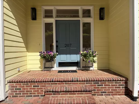 207 Oak Park Dr, Chapel Hill, NC 27517