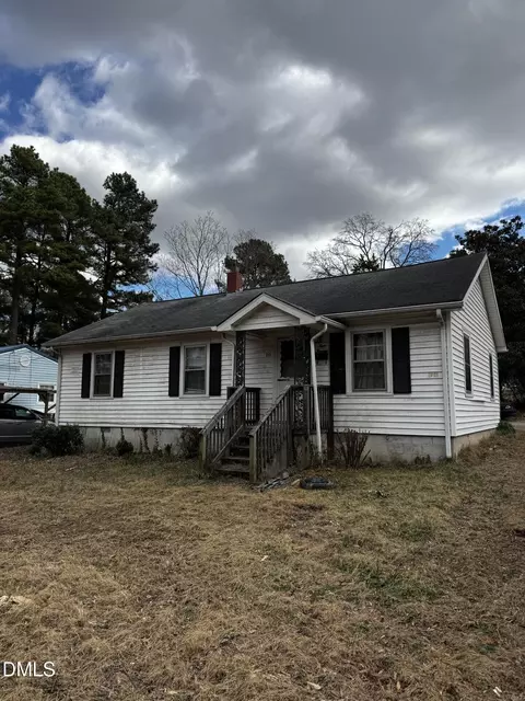 819 Arrow St, Henderson, NC 27536