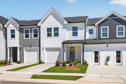 3221 Bailey Lake Dr, Fuquay Varina, NC 27526