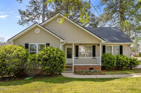 433 Kellywood Ct, Fuquay Varina, NC 27526