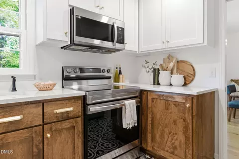 Kitchen - 5234 N Willowhaven Dr, Durham, NC 27712 photo 4 of 8