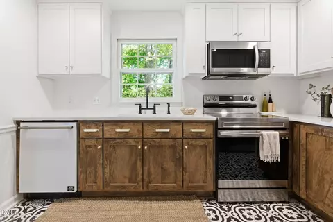 Kitchen - 5234 N Willowhaven Dr, Durham, NC 27712 photo 3 of 8