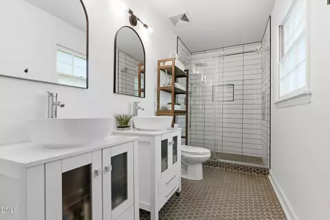 Bath - 5234 N Willowhaven Dr, Durham, NC 27712 photo 2 of 8