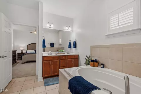 Bath - 3818 Heritage Spring Cir, Wake Forest, NC 27587 photo 2 of 9
