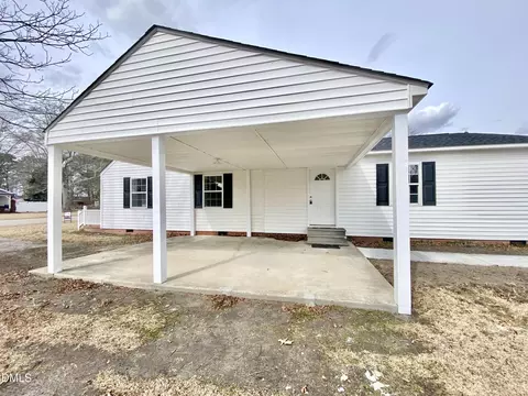 Exterior - 414 W Main St, Selma, NC 27576 photo 5 of 8