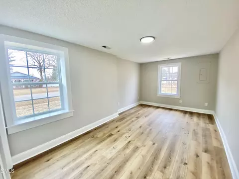 414 W Main St, Selma, NC 27576 photo 12