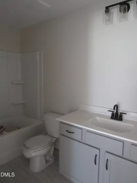 Bath - 317 Coats Ridge Dr, Benson, NC 27504 photo 3 of 3