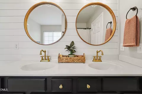 Bath - 704 Stackhurst Way, Wake Forest, NC 27587 photo 2 of 4