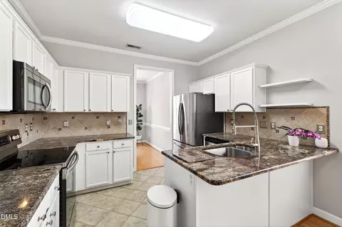Kitchen - 3013 White Cloud Cir, Apex, NC 27502 photo 4 of 6